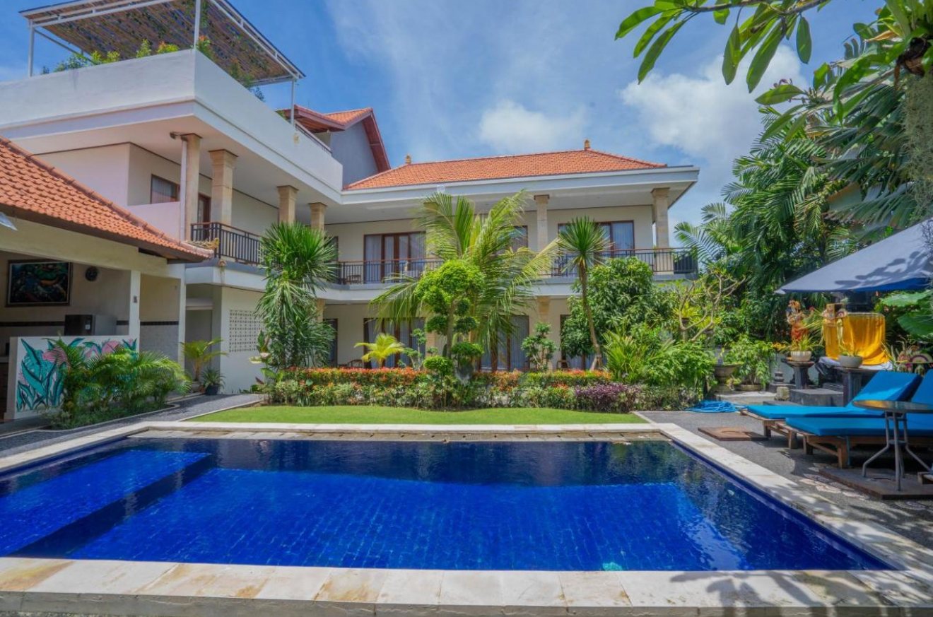 The accommodation: pool in the garden